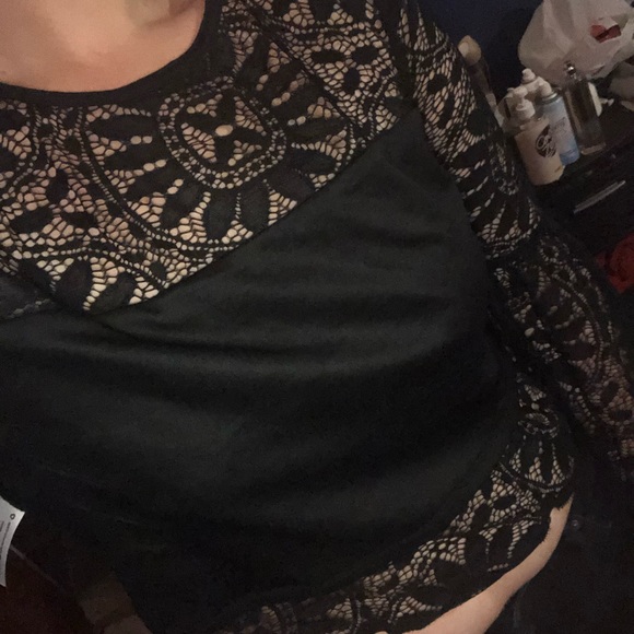 Lace top - Picture 2 of 4